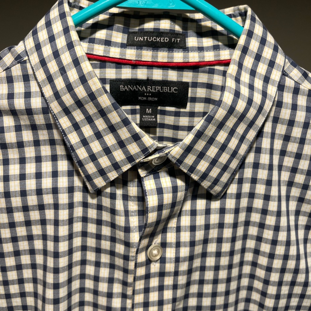 Banana Republic Men's Navy and White Plaid Shirt. Untucked Fit